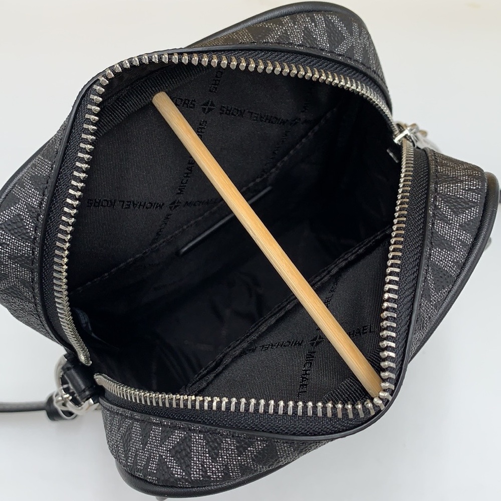 MICHAEL KORS
Jet Set Travel Medium Signature Logo Crossbody Bag
COLOR BLACK - Picture 12 of 15